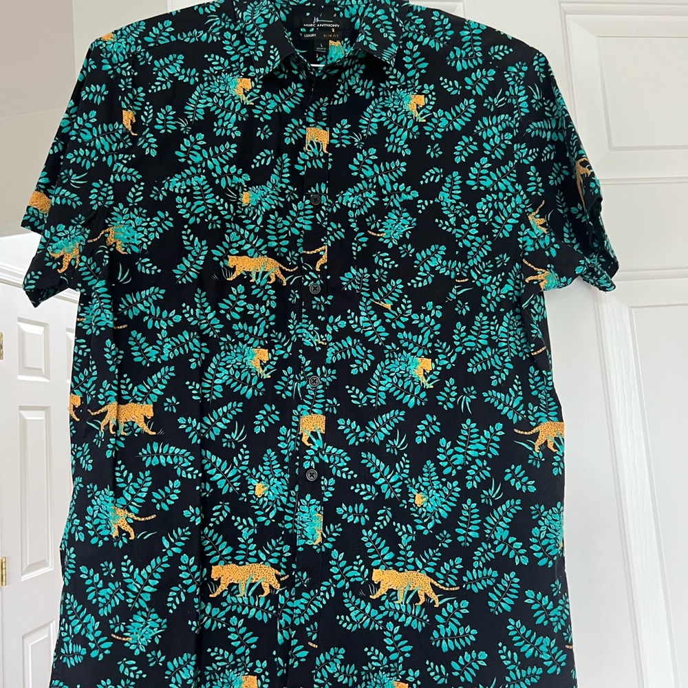 Marc Anthony Black and Green Casual Button Down Shirt